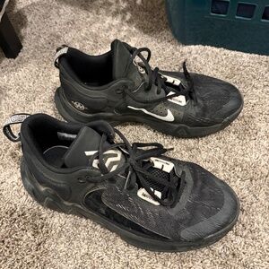 Boys Giannis Basketball shoes